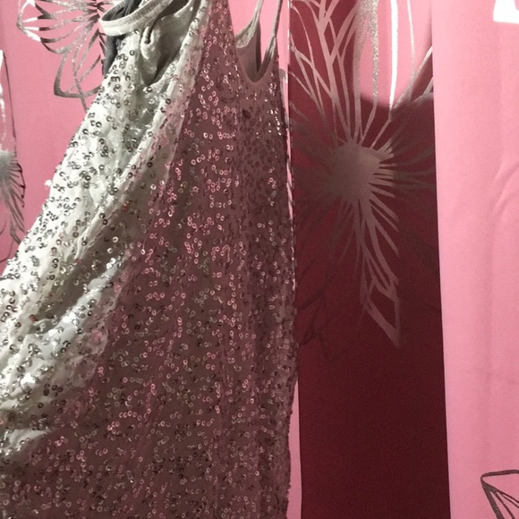 Gorgeous sequin silver top - Picture 2 of 3